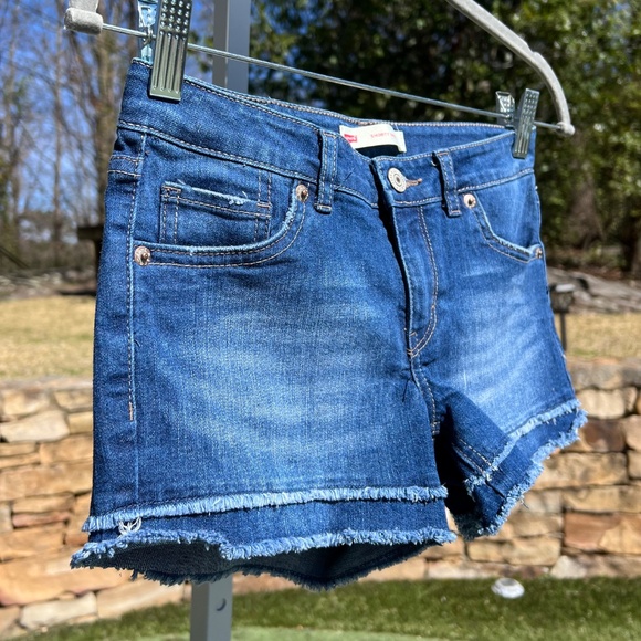 Levi's Denim Girls' Shorty Shorts Double Frayed Edges - Picture 4 of 16
